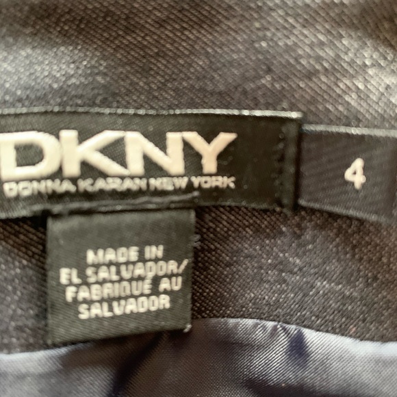 DKNY mini skirt size 4 blue color with black belt - Picture 3 of 3